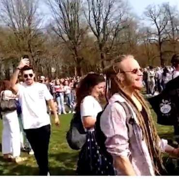 3F01BE12-9F82-48C6-9DB8-56E408275B1A