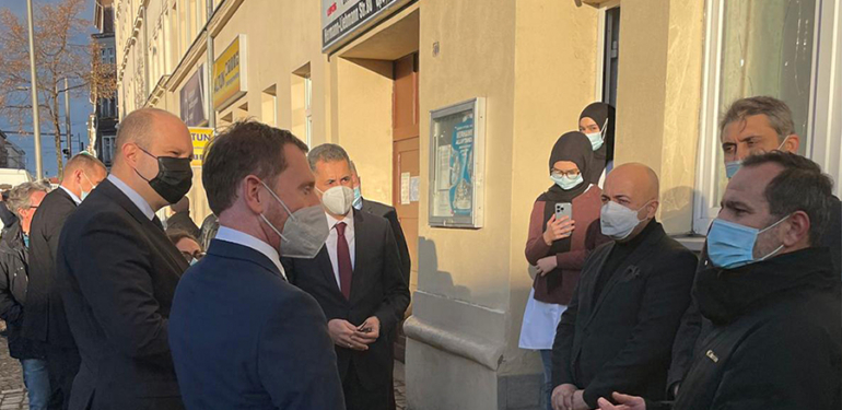 basbakan_kretschmer_eyup_sultan_camiini_ziyaret_etti_8