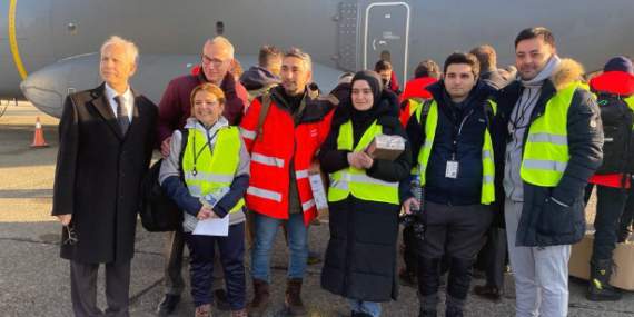 Türkiye dışından yardıma koşanlar, konuşuluyor..