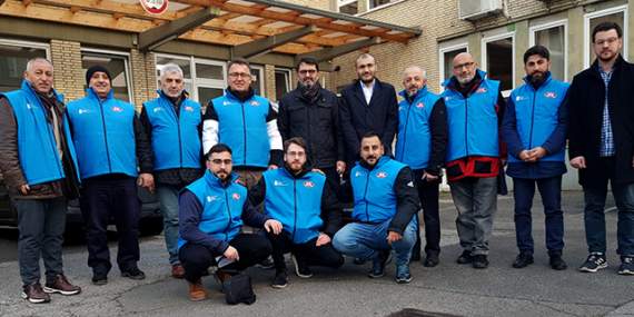 Gönüllüler deprem bölgesine gitmeye devam ediyor..