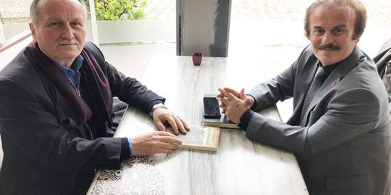 İki Akyazılı gazeteci, yıllar sonra buluştu..