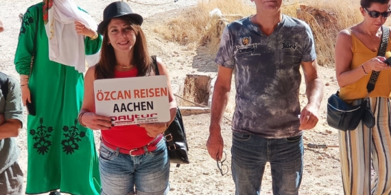 Sakaryalı Cevat Özcan, Almanları gezdiriyor..