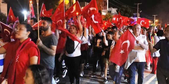 Bodrum’da yer gök, kırmızı beyaz idi!