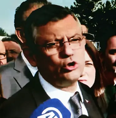 Özgür Özel 1a