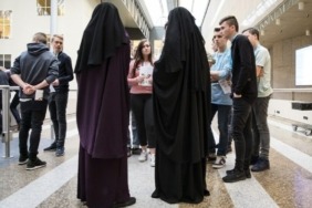 afbeelding-met-persoon-kleding-vrouw-person-au-980x551