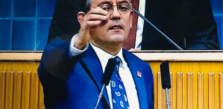 Özgür Özel 4