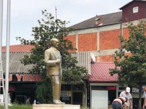 Akyazı Atatürk anıtı