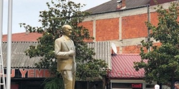 Akyazı Atatürk anıtı