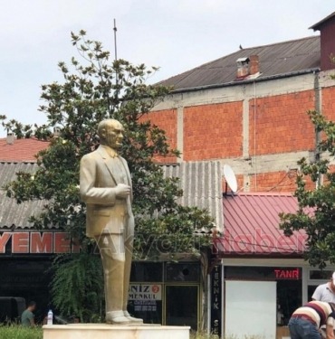 Akyazı Atatürk anıtı