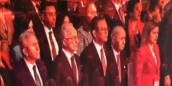 Özgür Özel’den Destici’ye ‘çalıntı slogan’ yanıtı