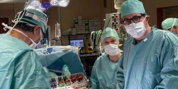 Ünlü Türk Cerrah Prof. Dr. Ergun Demirsoy, Belçika’da ameliyatlara girdi..