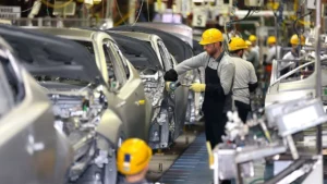 aa-20240730-35268669-35268668-sakaryada-yilin-ilk-yarisinda-uretilen-10-aractan-7si-dunya-yollarinda