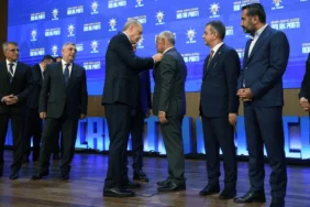 erdogan-rozetlerini-takti-iste-akpye-gecen-belediye-baskanlari-ve-milletvekilleri-ytbr