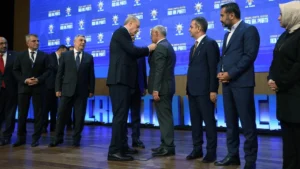 erdogan-rozetlerini-takti-iste-akpye-gecen-belediye-baskanlari-ve-milletvekilleri-ytbr