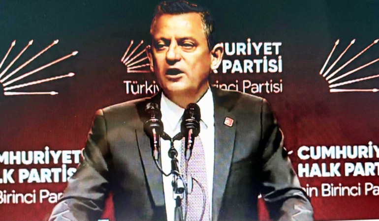 Özgür Özel 3