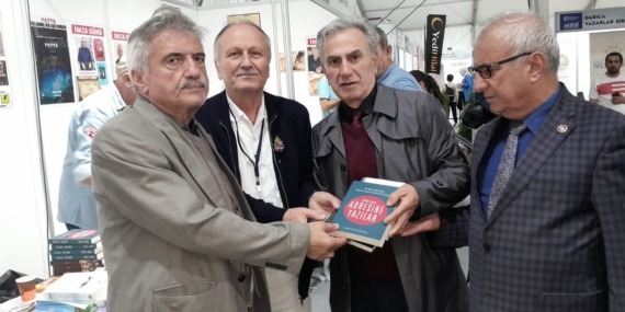 Kitaplara ve yazarlarına büyük ilgi gösterildi..