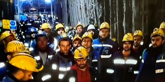 500 Madenci, yerin altından özelleştirmeye başkaldırdı..