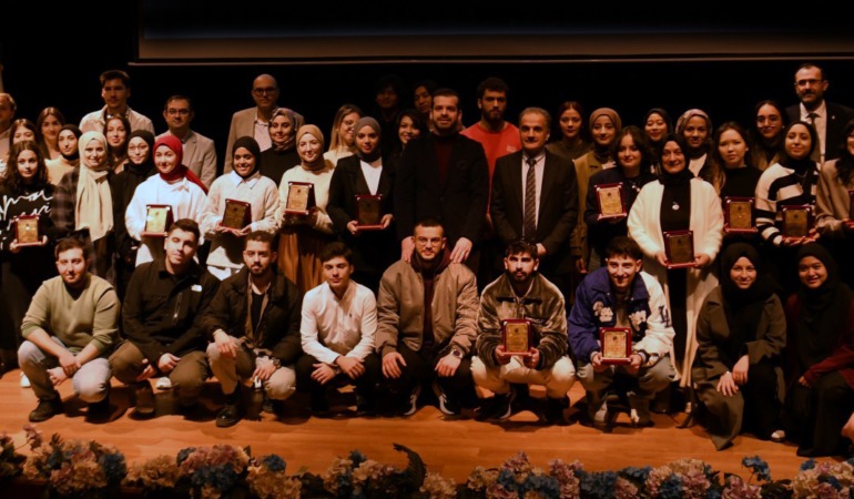 Gençlik ve Gönüllü zirve