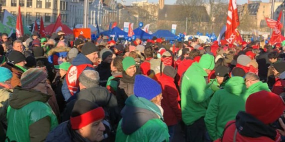Belçika’da 30 Bin emekli ve çalışanlar, yeni kurulacak hükümete gözdağı verdi..