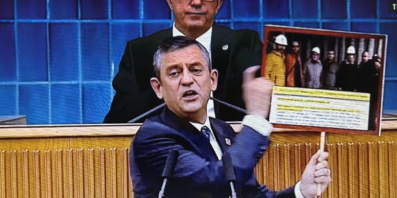 CHP Genel Başkanı Özgür Özel, Türk siyasetinin kirli çamaşırlarını, teşhir ediyor!