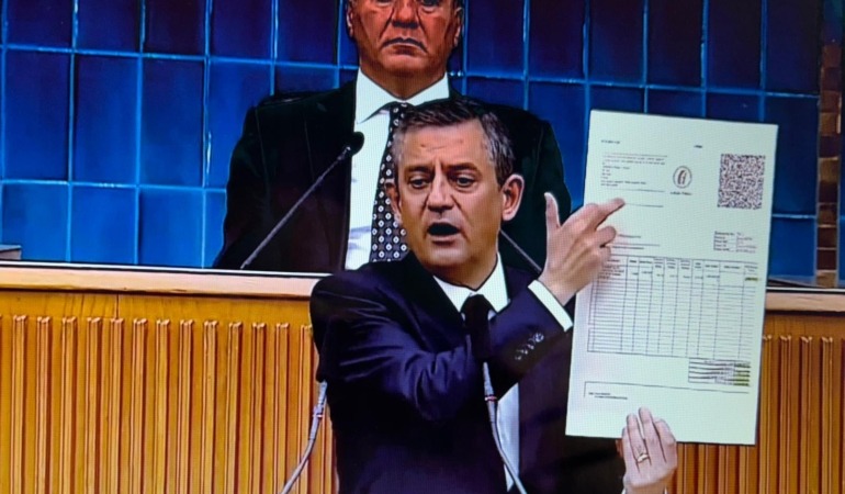 Özgür Özel 9