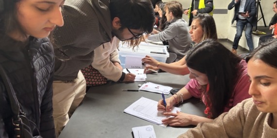 Belçika’da yaşayan vatandaşlar, CHP Seçim Sandıklarında oy kullanmaya koştu..