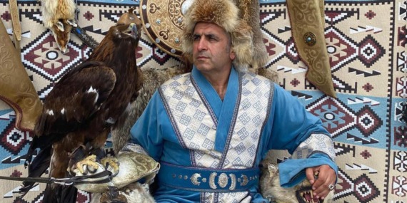 “Göklerin ötesinden seslenen kutlu milletin aziz evladı!”