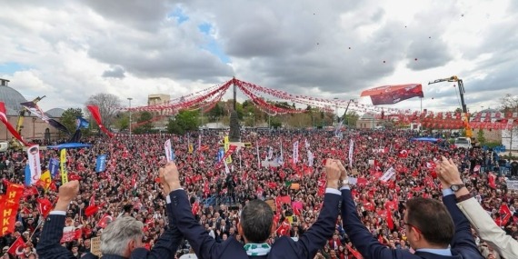 Konyalılar Özgür Özel’i sıcak karşıladı..