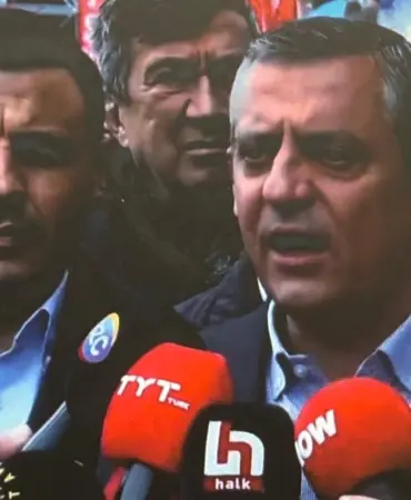 Özgür Özel a