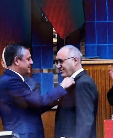 Özgür Özel Grup 2