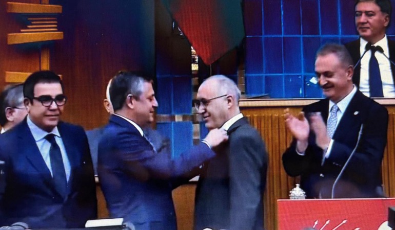 Özgür Özel Grup 2