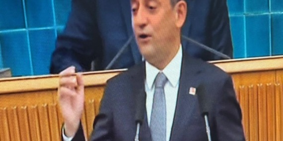 Özgür Özel, Türkiye’de, “Toplu İğne Siyasetinin” tarihçesini açıkladı..