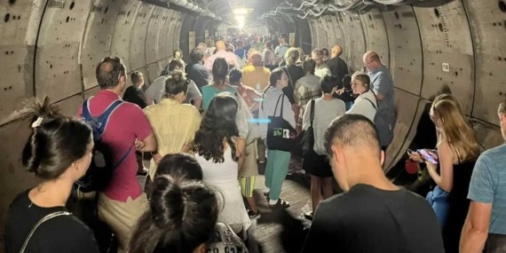 Elektrik arızası, Manş Tüneli içinde yolcuları bloke etti!