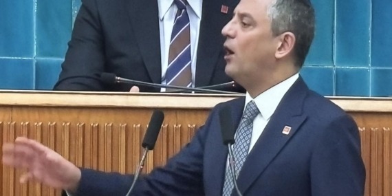 CHP Genel Başkanı Özgür Özel, iktidarı topa tuttu..