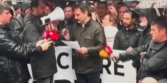 Gazeteciler, “Özgürlük ve Demokrasi” vurgusu ile alanlara indi..