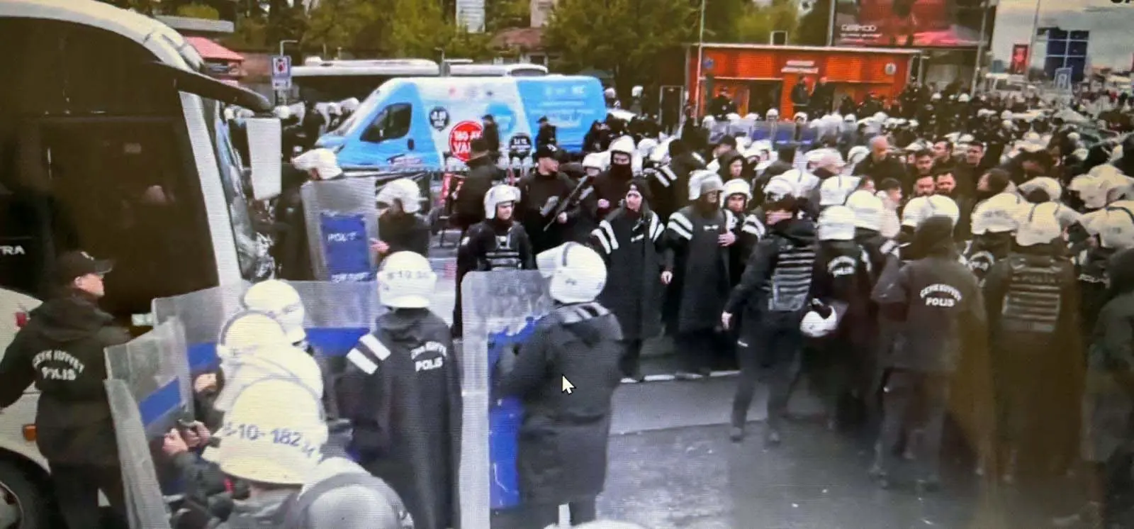 Polis Taksim 4