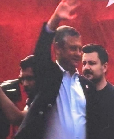 Özgür Özel 4