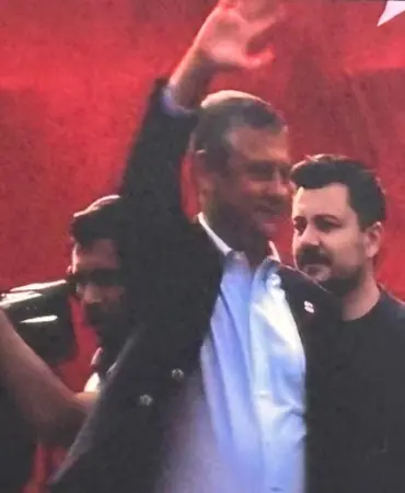 Özgür Özel 4