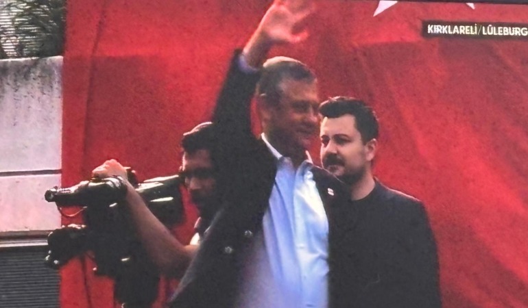 Özgür Özel 4